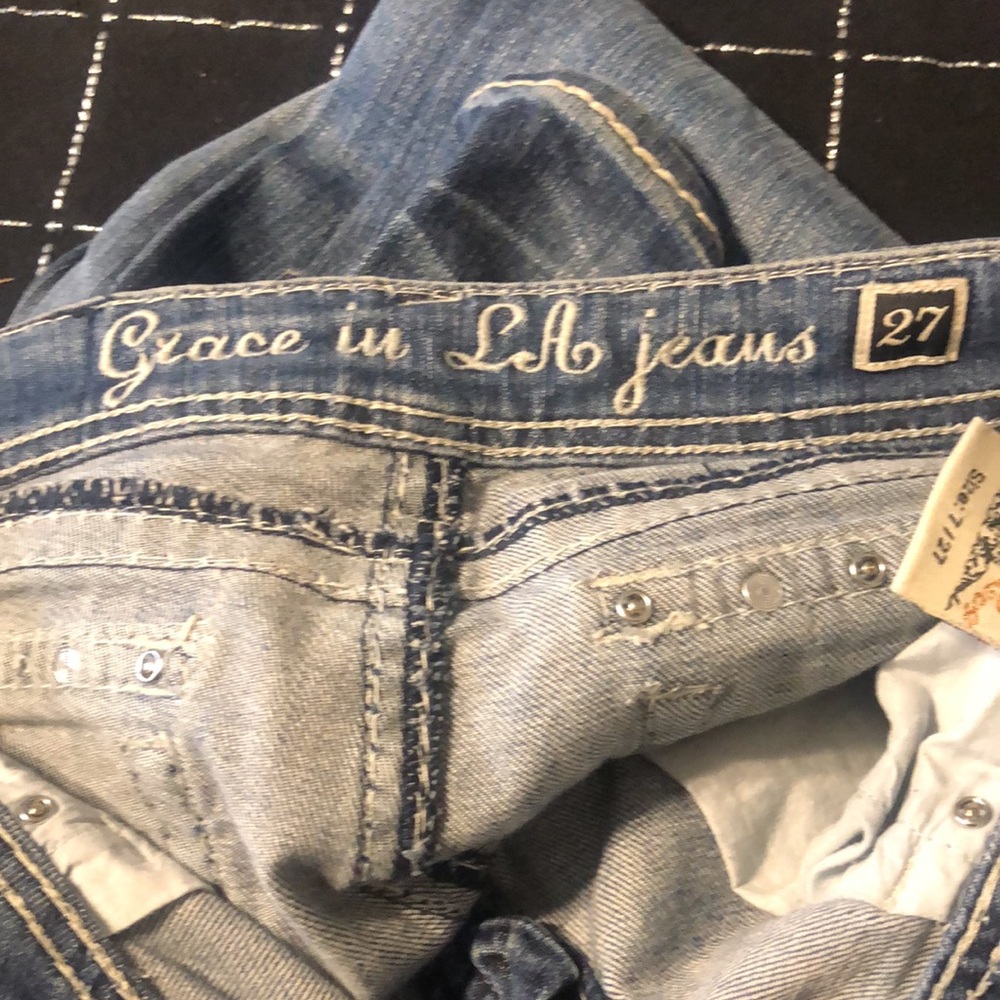 Grace in LA Jeans - Picture 6 of 7